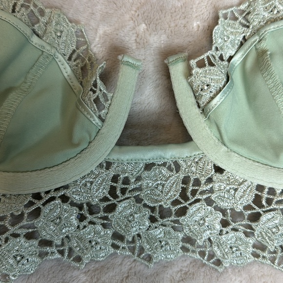 For Love & Lemons Rhinstone Mint Green Floral Lace Bra

XS - Picture 4 of 5